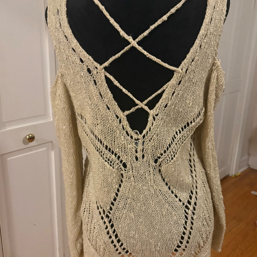 She + Sky Beige V-Neck Knit Sweater - Picture 3 of 7